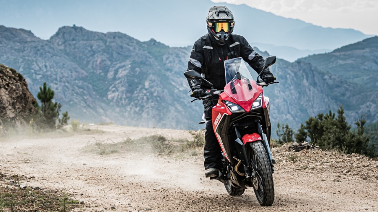 5 Performance Sub-700cc Bikes You Should Buy Under Rs 10 Lakh ​