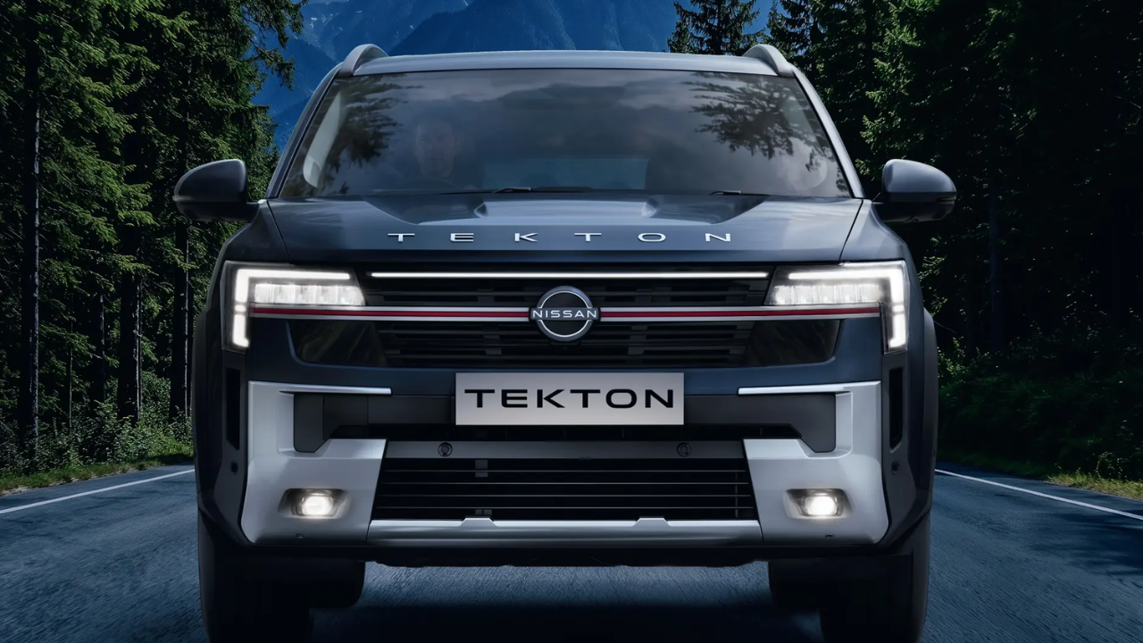 Front profile with LED headlamps and a wide grille
