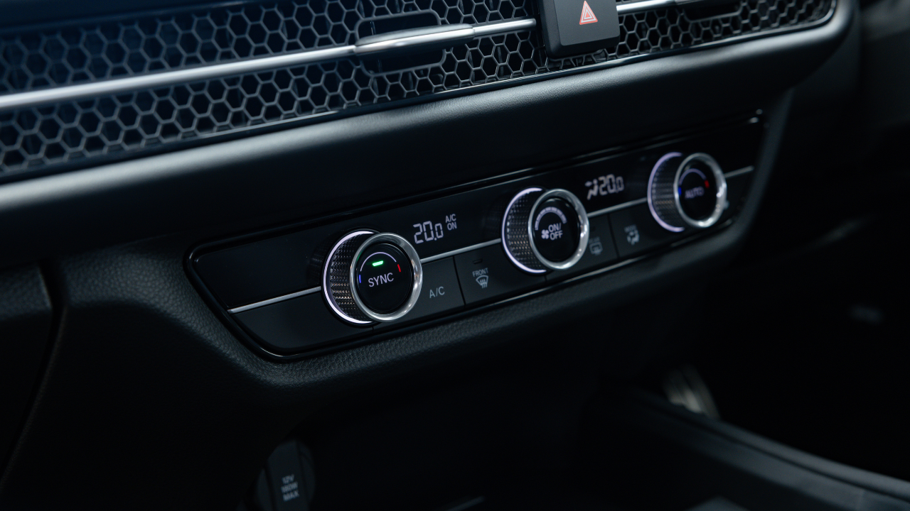 Automatic Dual-Zone Climate Control