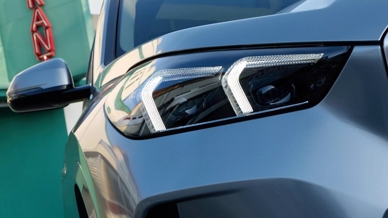 BMW X1 LWB Adaptive LED Headlights