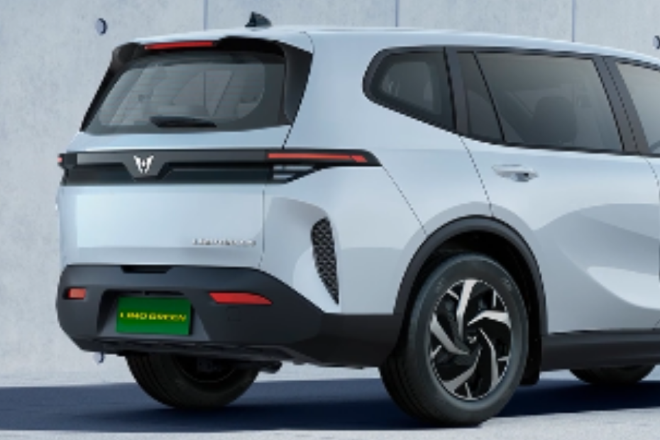 Its 2840mm wheelbase helps maximise cabin space