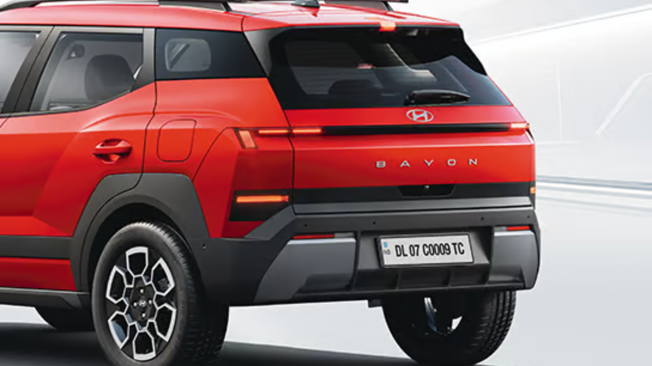 Signature H-edge LED tail lamps