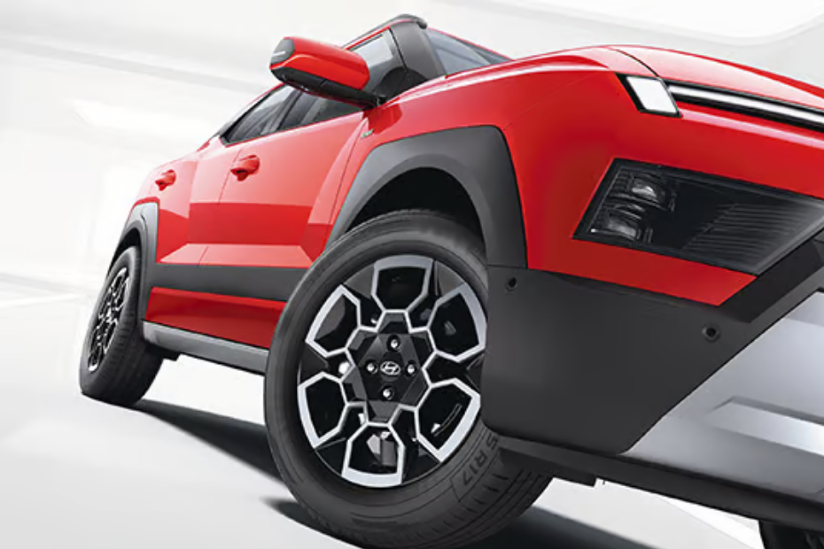 Diamond-Cut Alloy Wheels