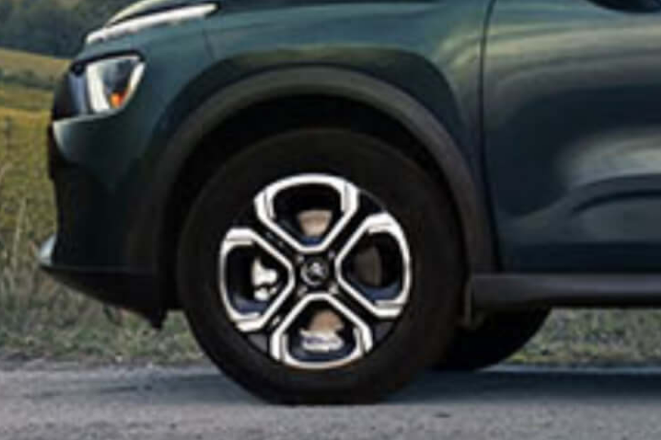 Diamond-Cut Alloy Wheels