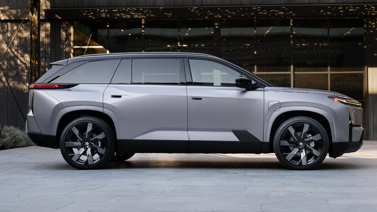 2027 Toyota Highlander Side Profile