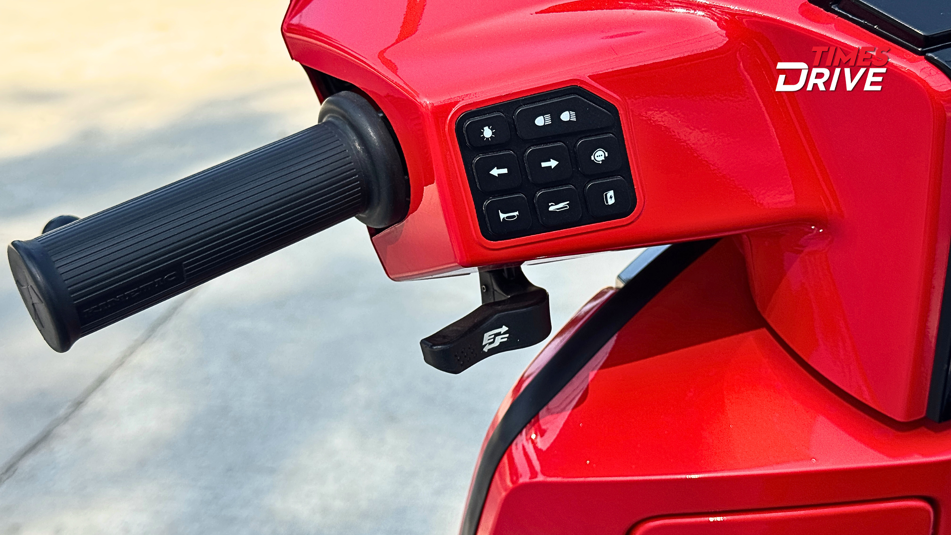 39Easy Flip39 rear pegs get a conveniently placed trigger