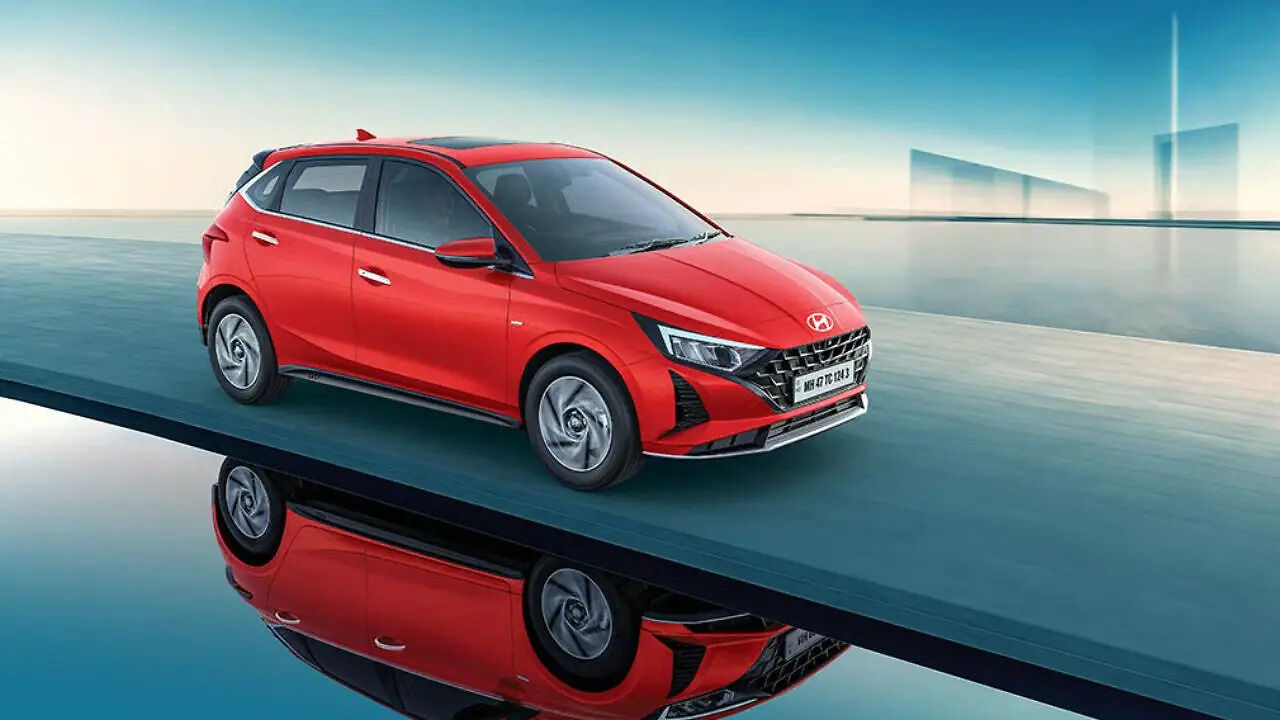 Hyundai i20 vs Maruti Suzuki Fronx Price