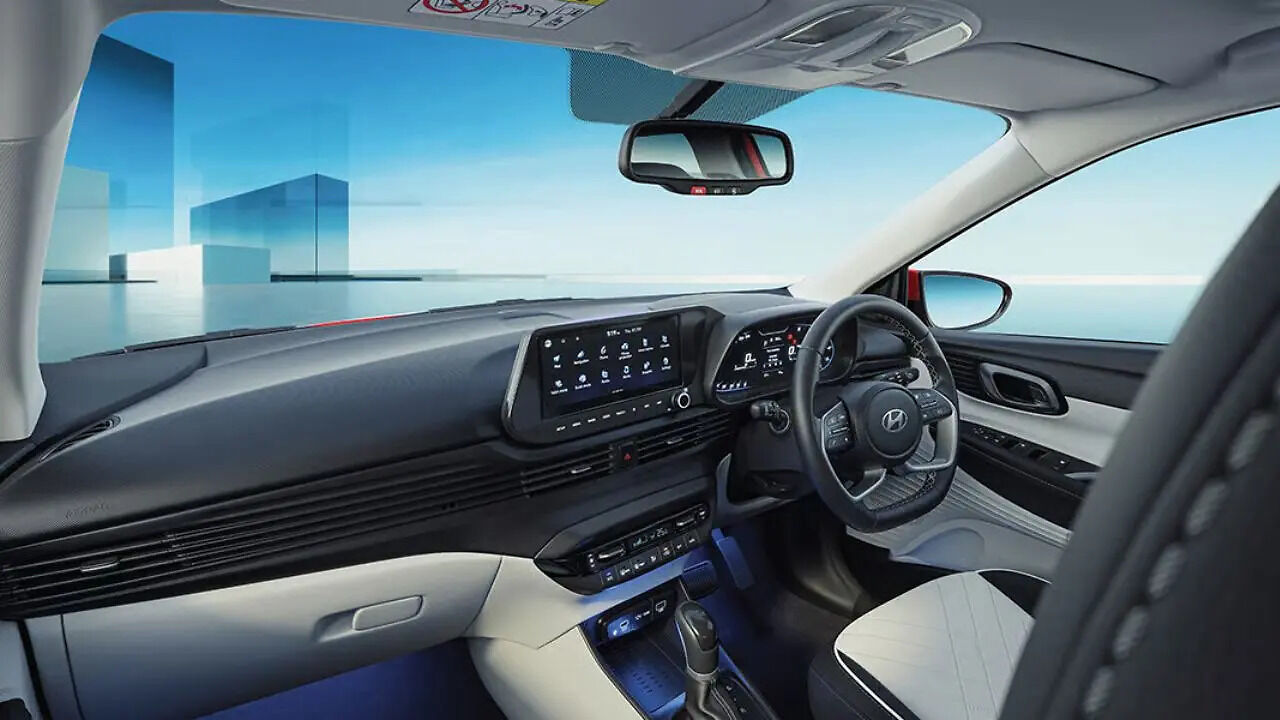 Hyundai i20 vs Maruti Suzuki Fronx Features