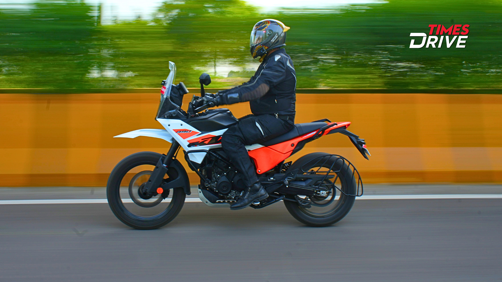The 349cc engine has more linear acceleration than the 399cc engine