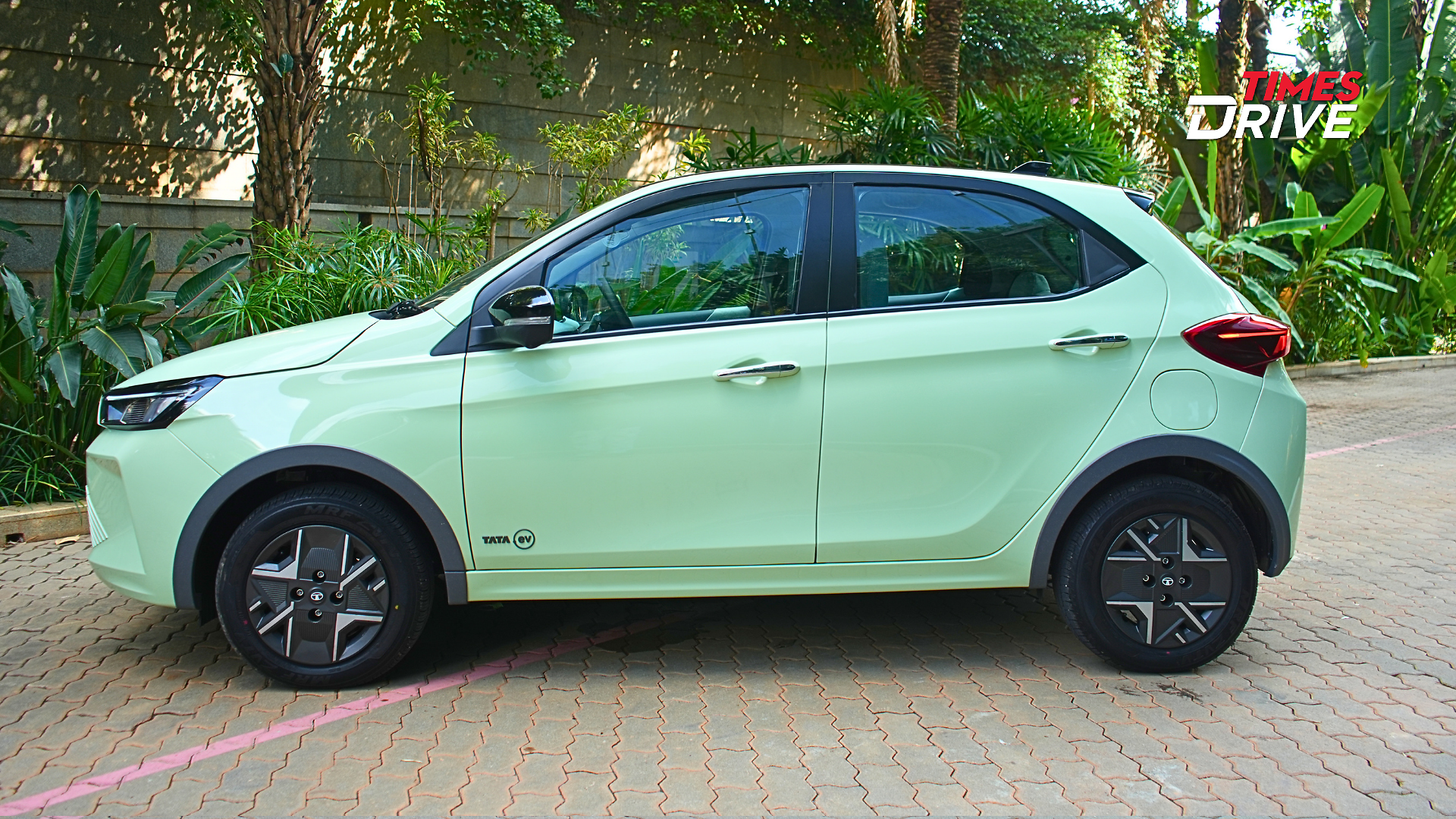 14-inch wheels get new aero-style wheelcaps