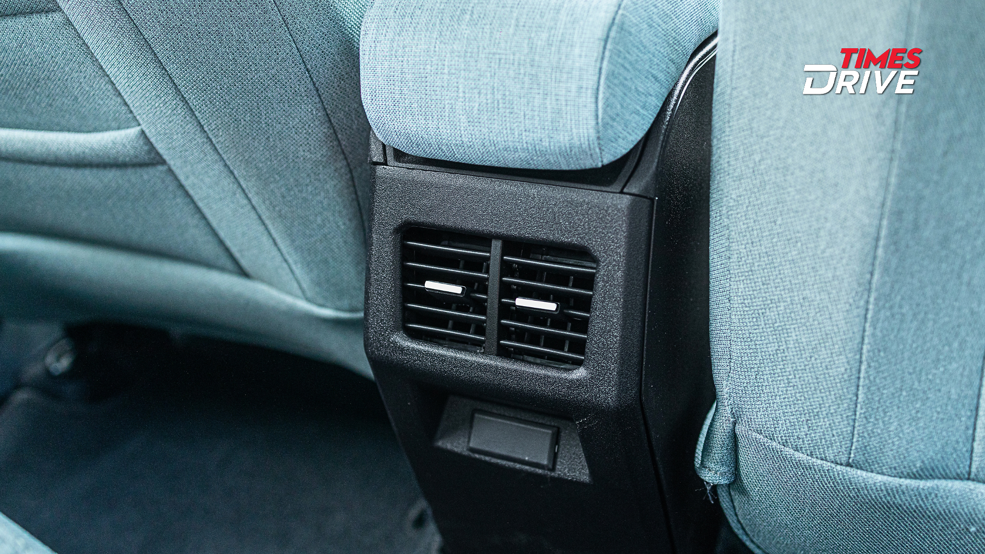 Rear AC vents for passengers