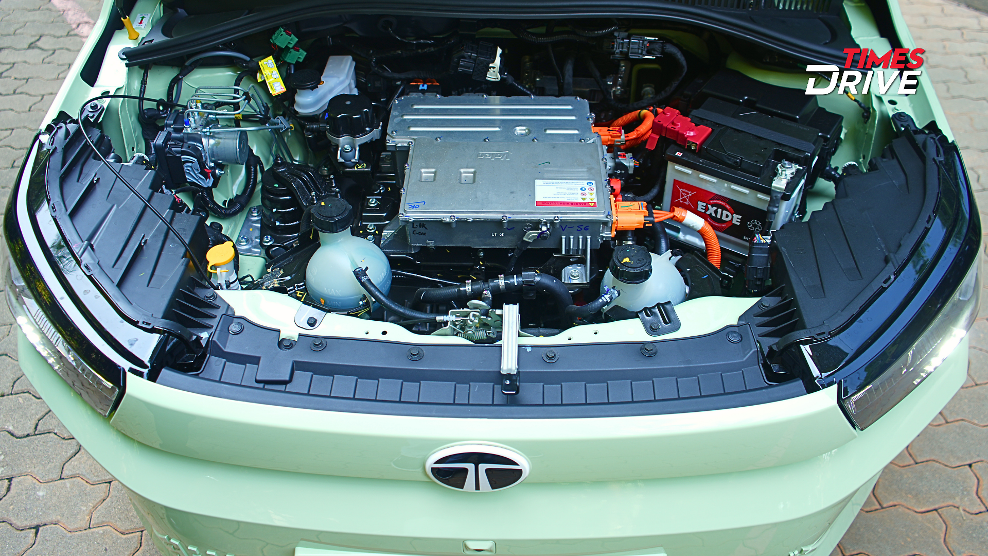 Up to 30 kW fast-charging capability