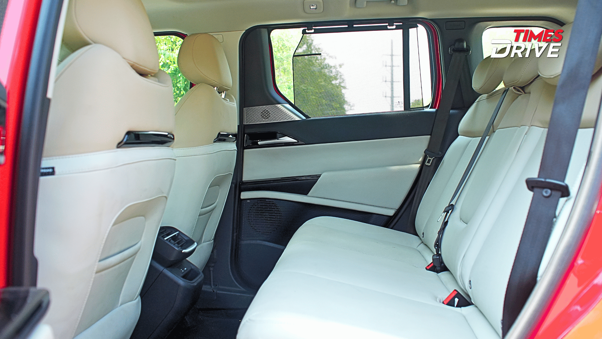 Rear left-side passenger gets a mechanical 39Boss Mode39