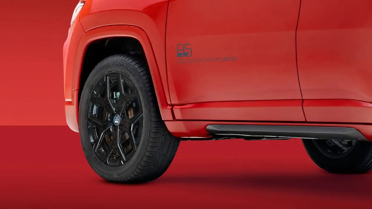 Jeep Compass 85th Anniversary Edition Gloss Black 18-inch alloy wheels