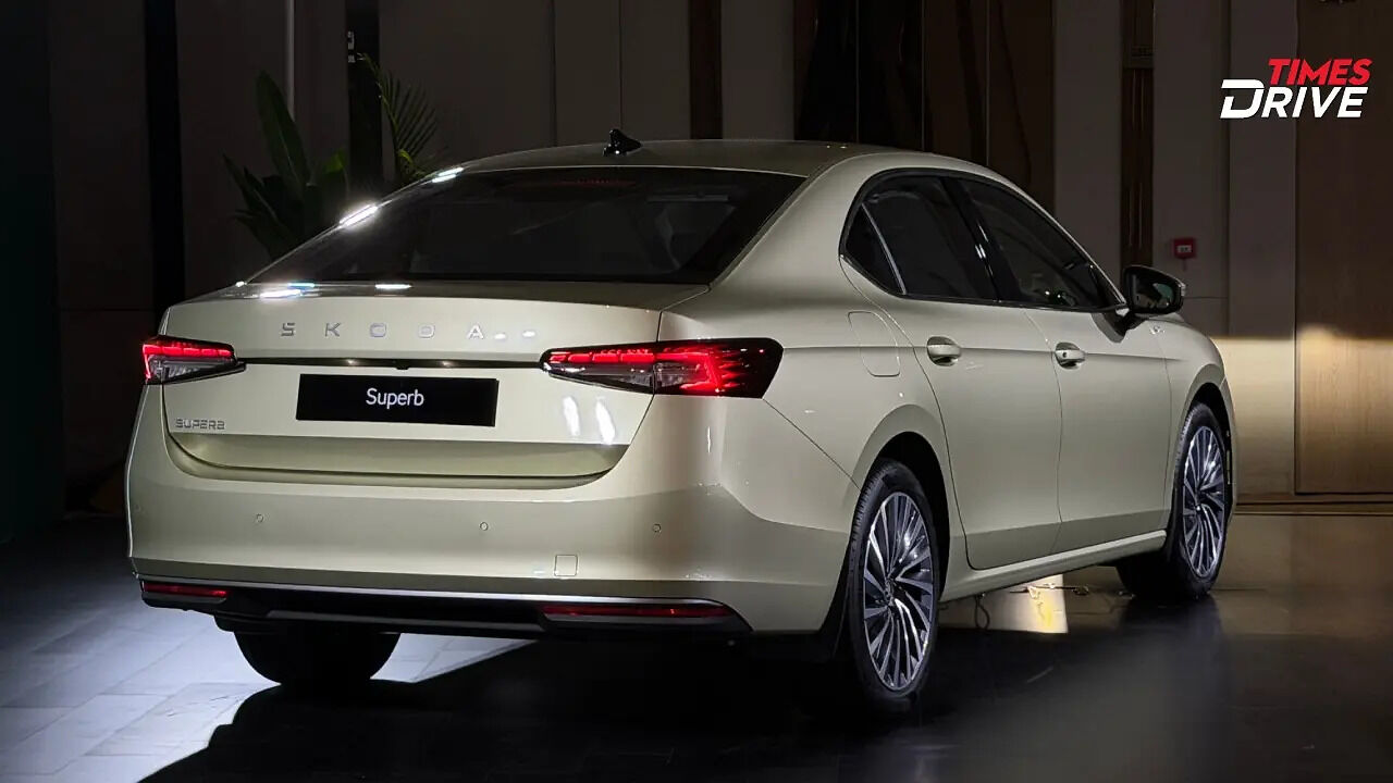 Skoda Superb Rear-Profile