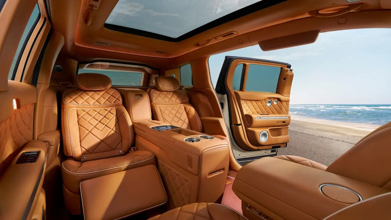 GV90 Neolun Gets Coach Doors
