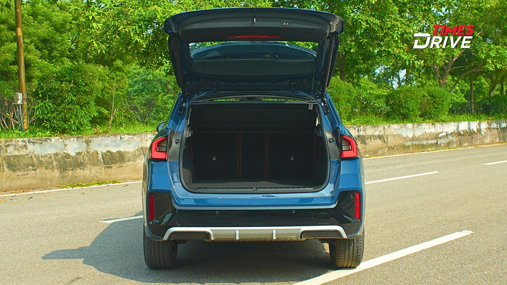The X1 LWB has a larger 540-litre boot space