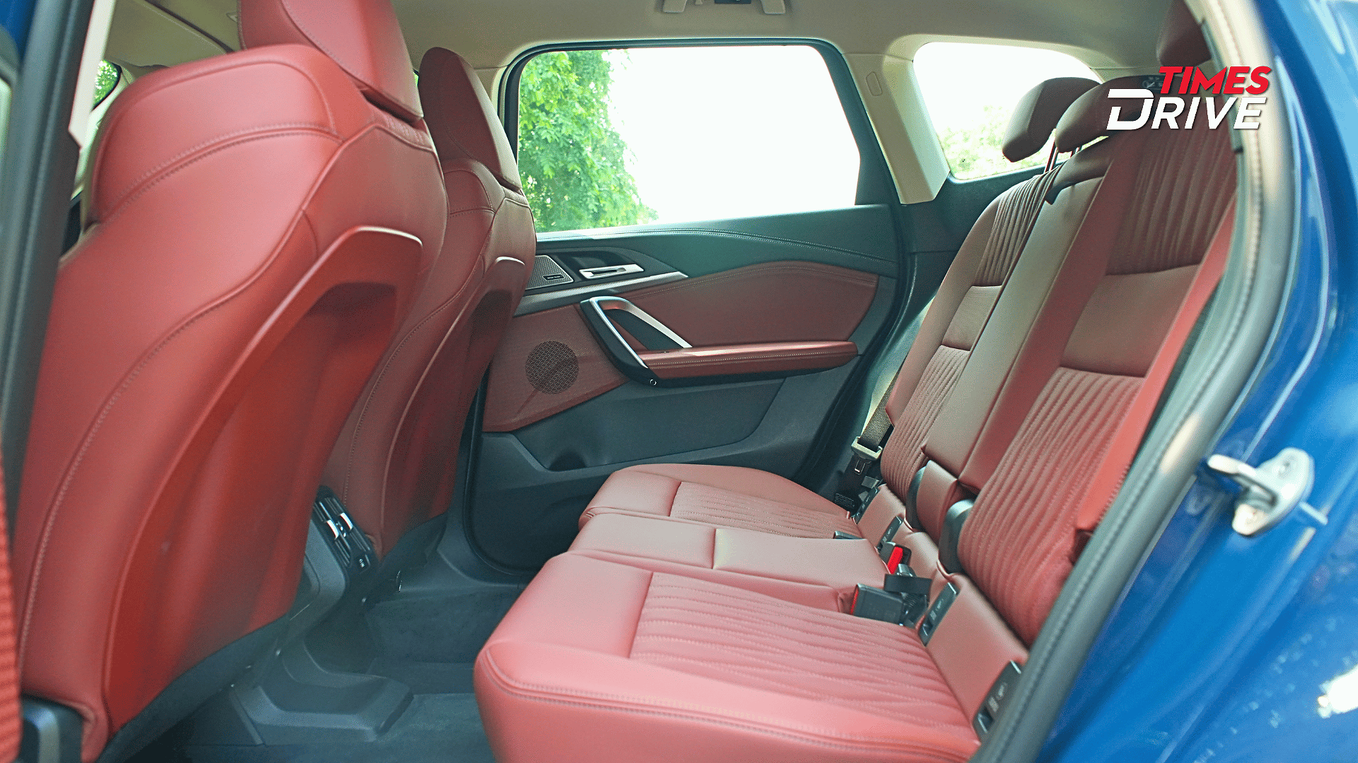 Legroom is increased by 108 mm in the X1 LWB