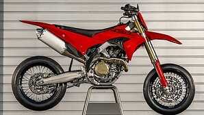 Ducati Desmo450 SM Unveiled A 62bhp Race Supermoto Based on Desmo450 MX