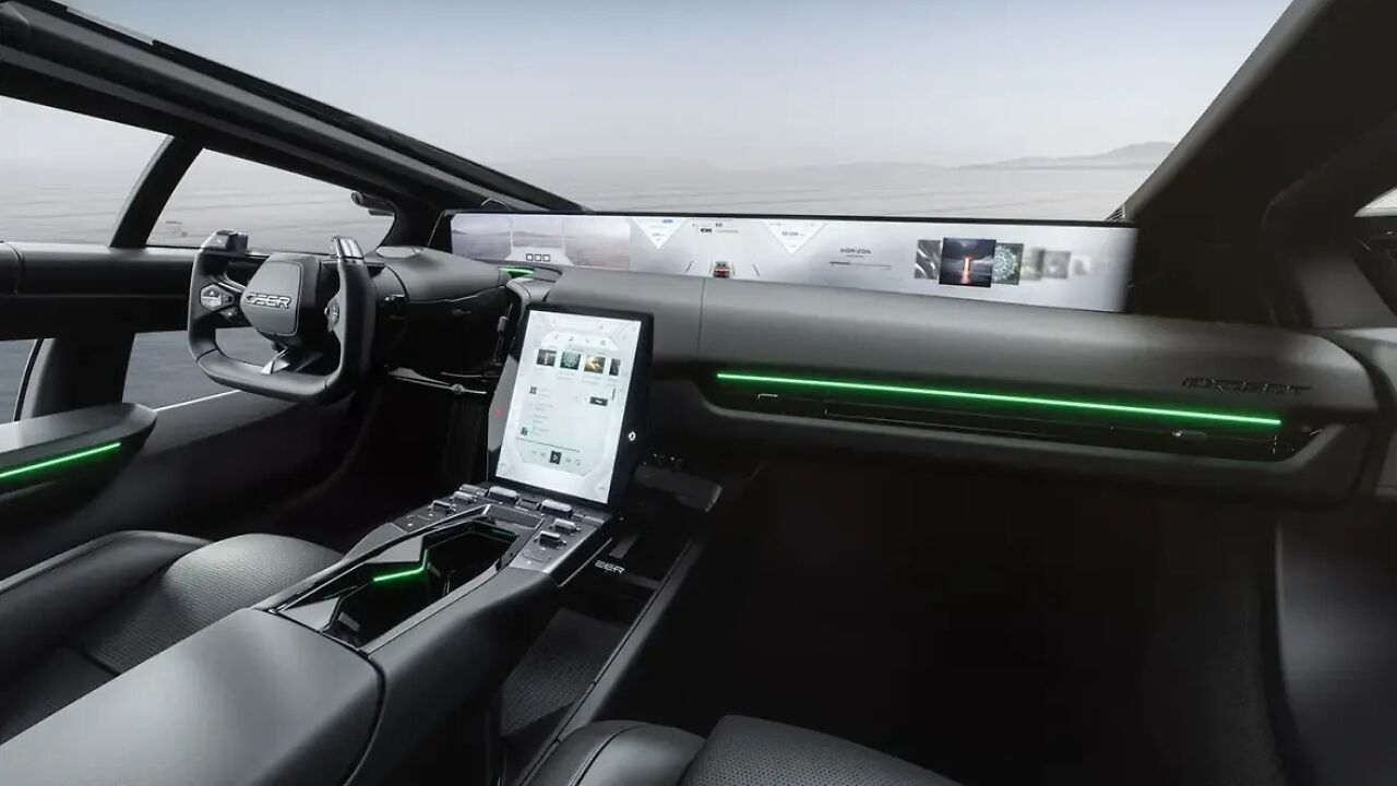 Ceer Exobot Interior and Features