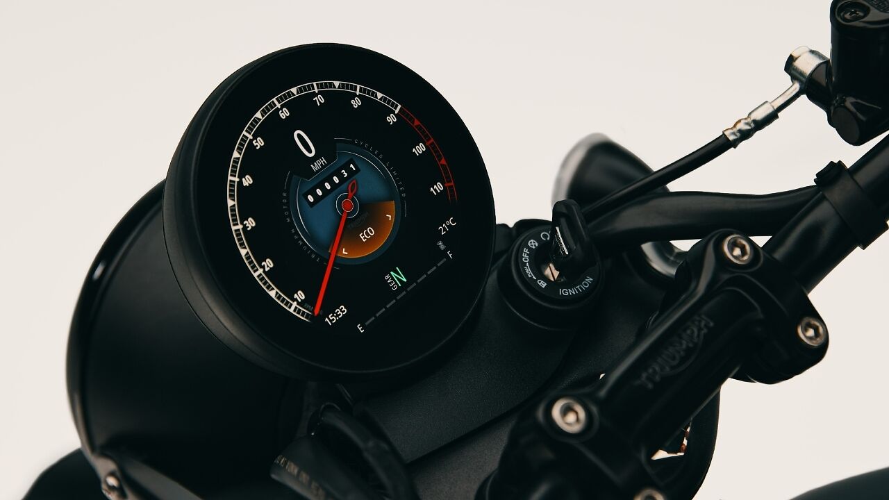 Triumph Bonneville T40 Four-inch circular colour TFT display