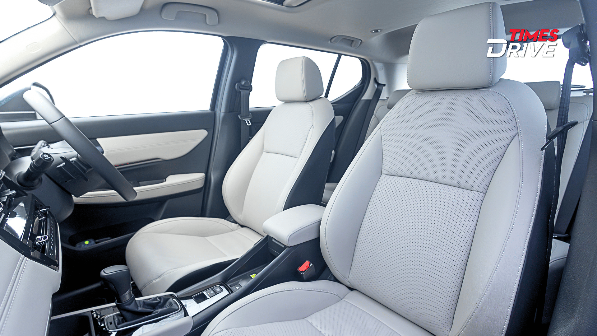 Electrically adjustable front seats