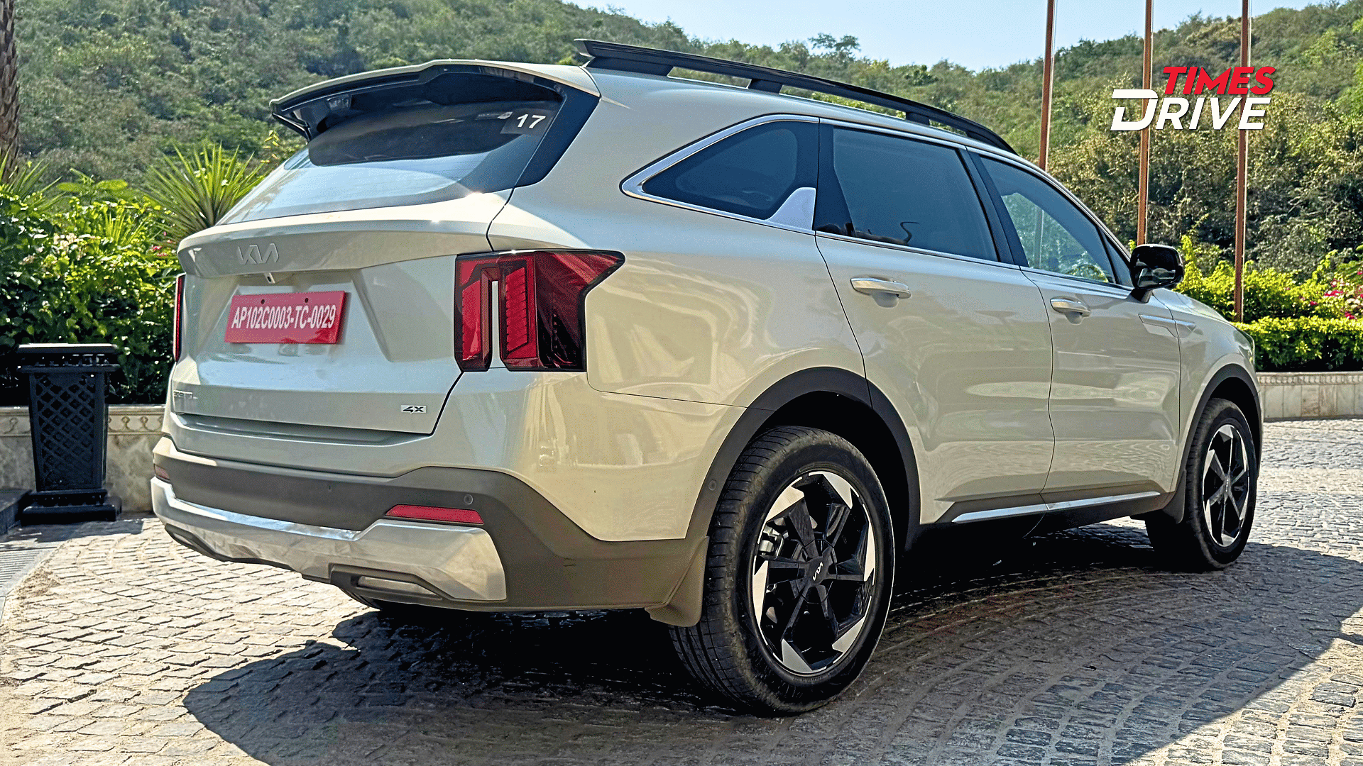 Tail end design looks well rounded