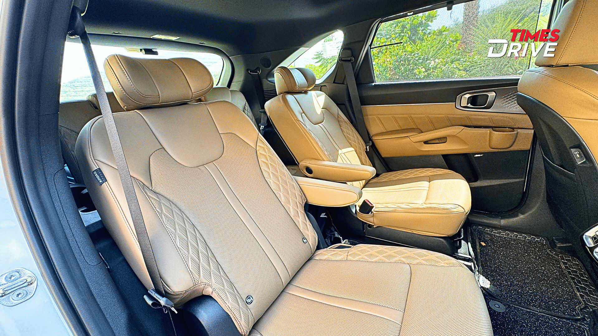 Rear captain seats