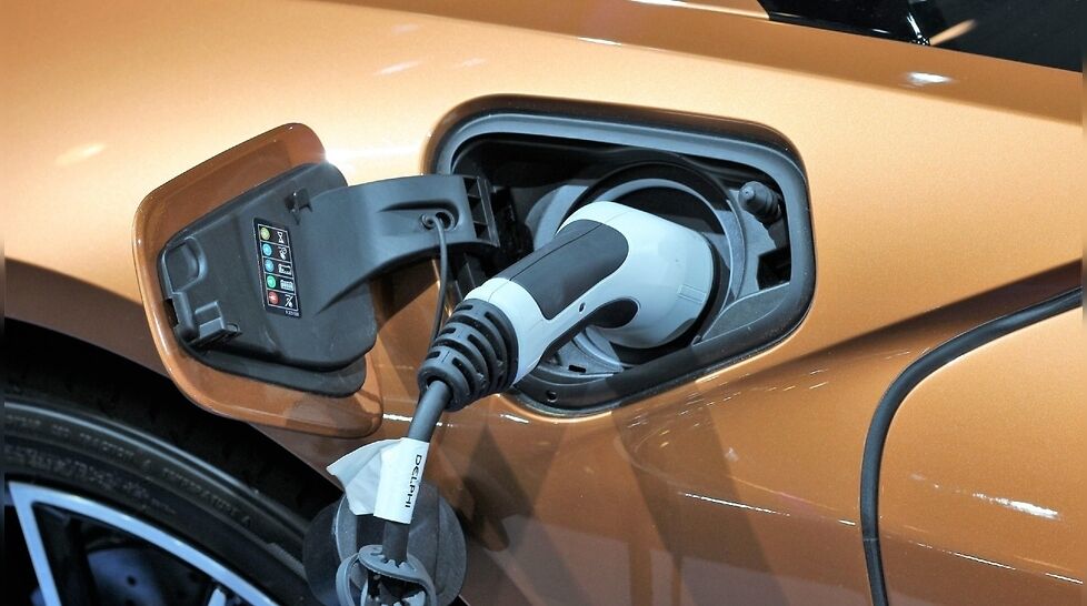 How Long Do Electric Car Batteries Last in India Life Degradation and Warranty Explained